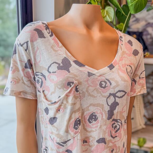 Z Supply, Ultra Soft Light Weight V-Neck Floral Print Pocket Tee, Women's Medium - Picture 6 of 8